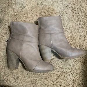 Rampage size 8 beige booties